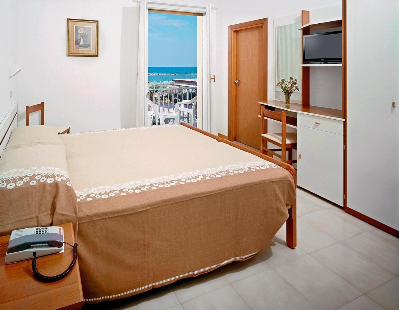 Hotel Saint Tropez Spa & Restaurant Lido Di Savio Dış mekan fotoğraf