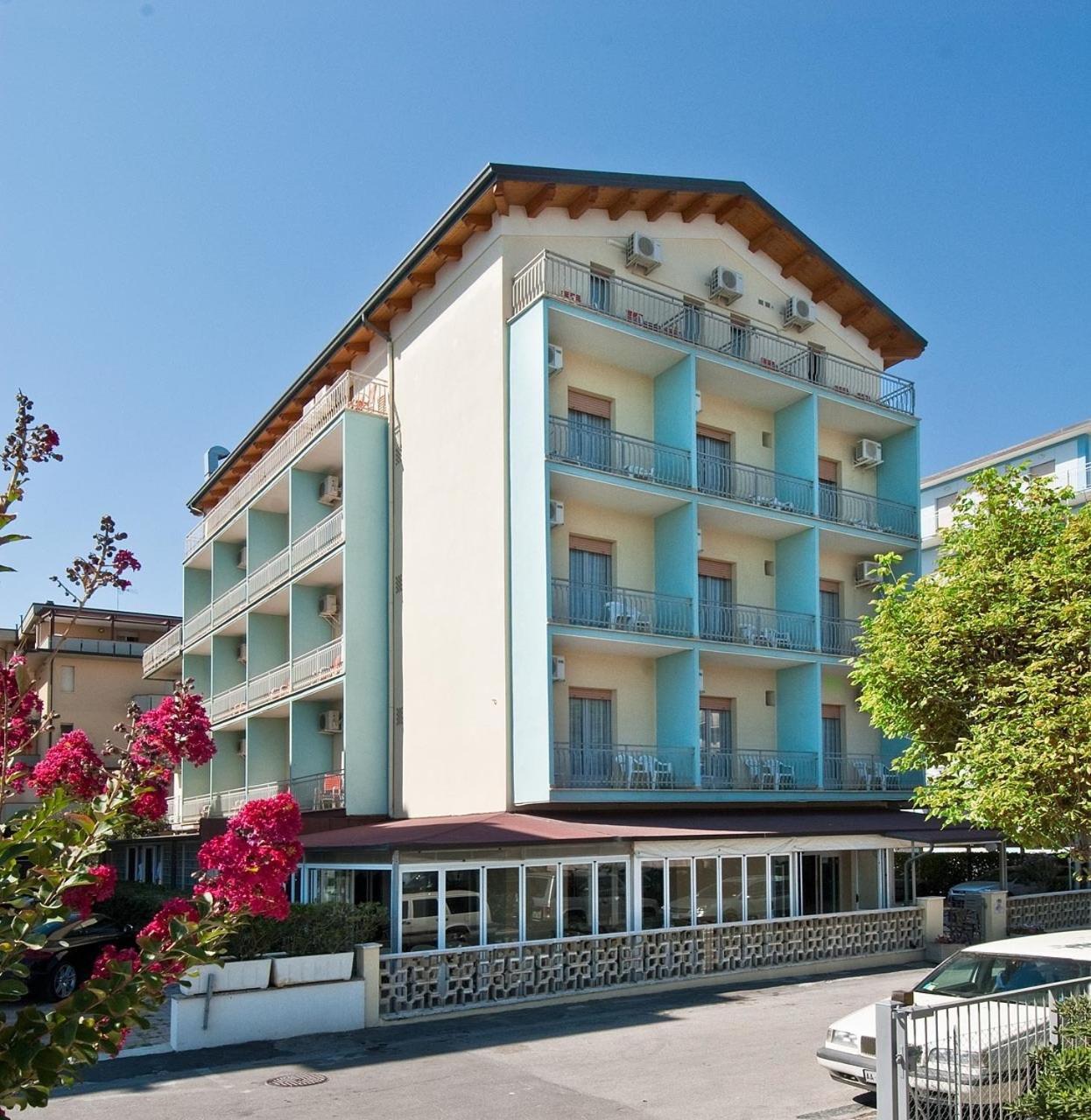 Hotel Saint Tropez Spa & Restaurant Lido Di Savio Dış mekan fotoğraf