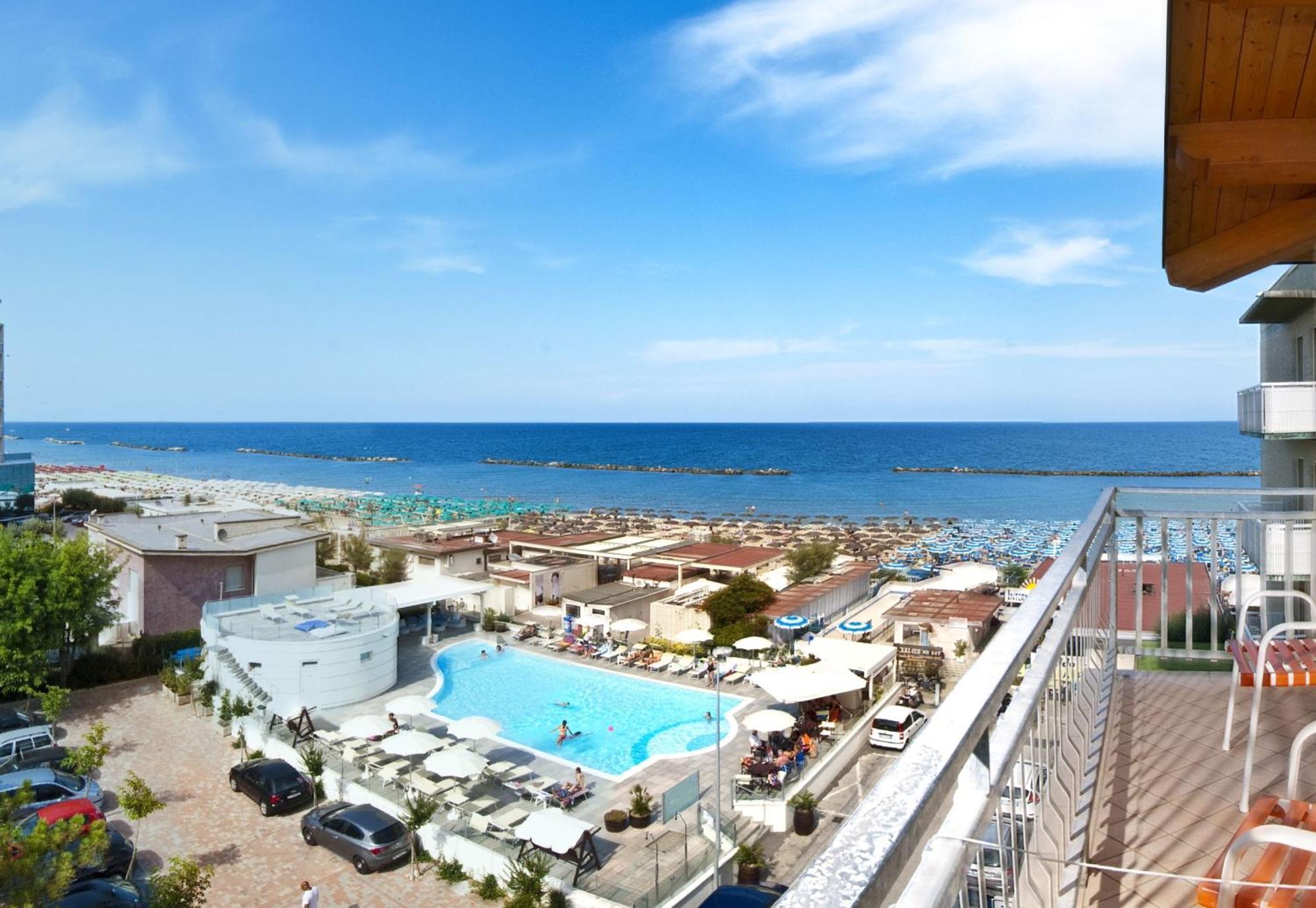 Hotel Saint Tropez Spa & Restaurant Lido Di Savio Dış mekan fotoğraf